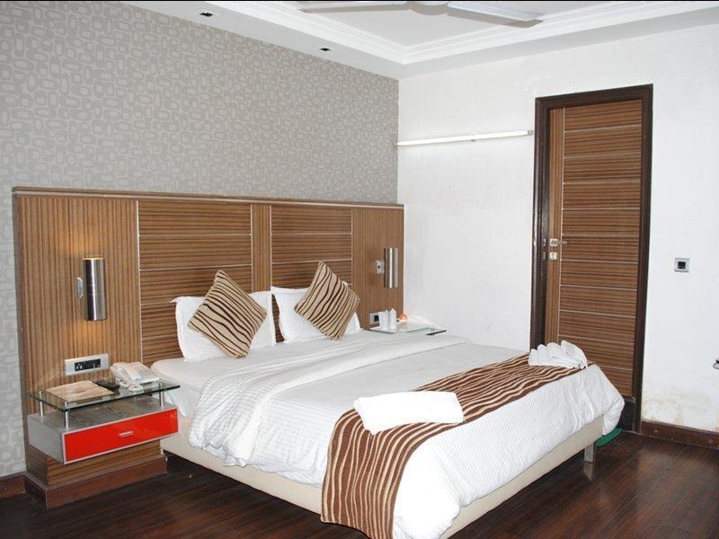 Hotel Metro Continental Делхи Екстериор снимка