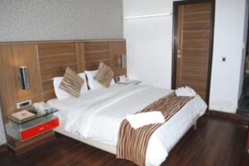 Hotel Metro Continental Делхи Стая снимка