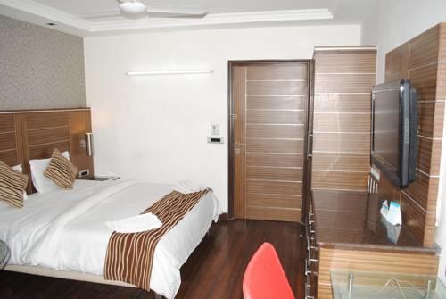 Hotel Metro Continental Делхи Стая снимка